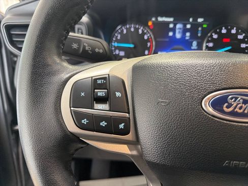 Used 2023 Ford Explorer XLT AWD/4WD image 15
