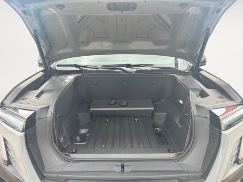 New 2026 GMC Sierra EV Elevation w/ LPO, Elevation Dark Package image 29