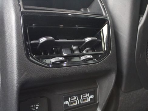 Used 2022 Jeep Grand Cherokee Altitude image 21