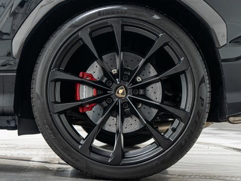 Used 2021 Lamborghini Urus AWD/4WD image 11