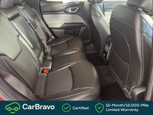 Used 2025 Jeep Compass Latitude image 19