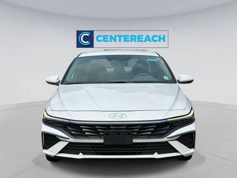 Used 2024 Hyundai Elantra SEL FWD image 2