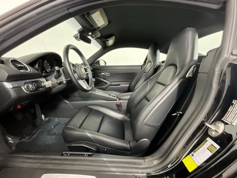 Used 2024 Porsche 718 Cayman image 10