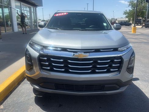 Used 2025 Chevrolet Equinox LT AWD/4WD image 8