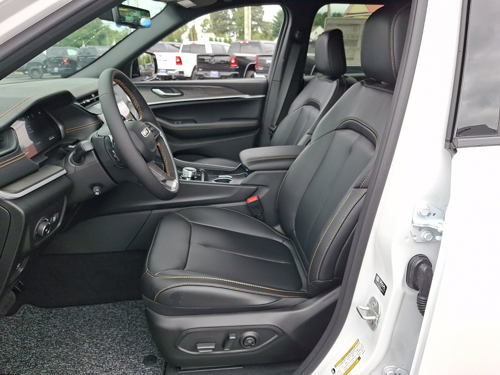 New 2026 Jeep Grand Cherokee Limited AWD/4WD image 13