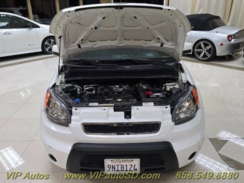 Used 2010 Kia Soul + FWD image 9