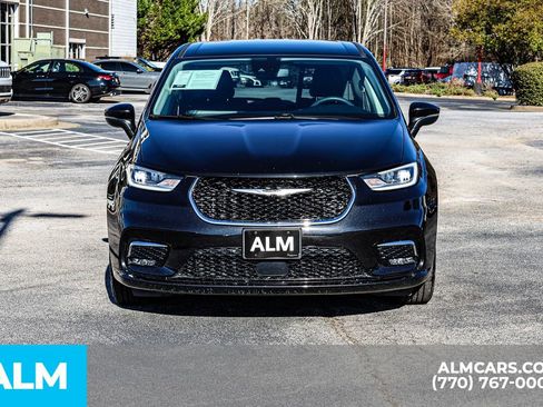 Used 2023 Chrysler Pacifica Touring-L image 10