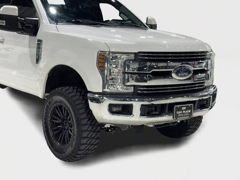 Used 2018 Ford F250 Lariat w/ Lariat Value Package image 3