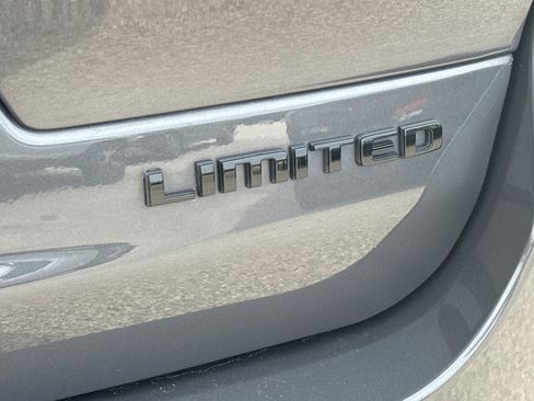 Used 2025 Jeep Grand Cherokee L Limited w/ Luxury Tech Group II AWD/4WD image 8
