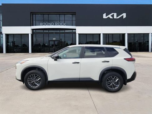 Used 2023 Nissan Rogue S image 4