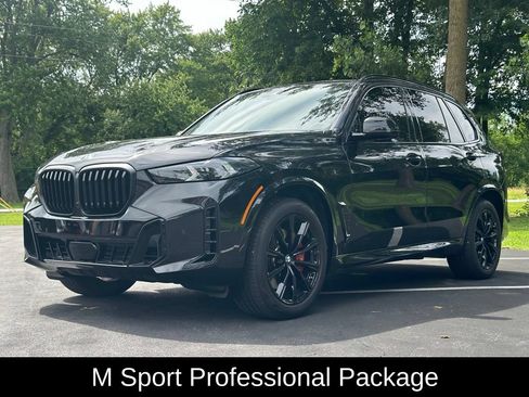 Used 2024 BMW X5 xDrive40i w/ M Sport Package AWD/4WD image 3