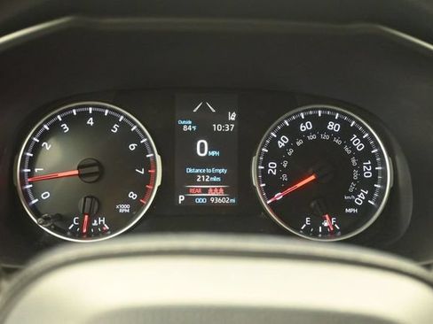 Used 2021 Toyota RAV4 LE FWD image 13