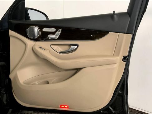 Used 2018 Mercedes-Benz GLC 300 4MATIC image 23