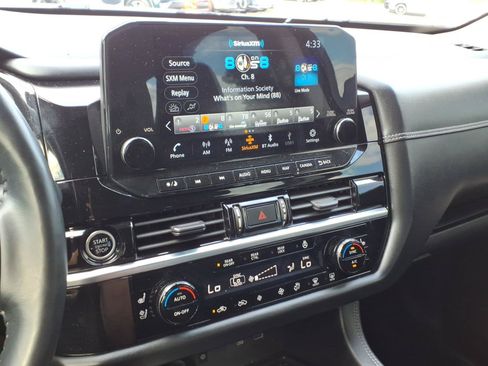 Used 2023 Nissan Pathfinder Platinum AWD/4WD image 18