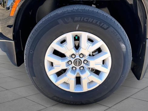 Used 2022 Nissan Frontier SV w/ SV Premium Package image 10