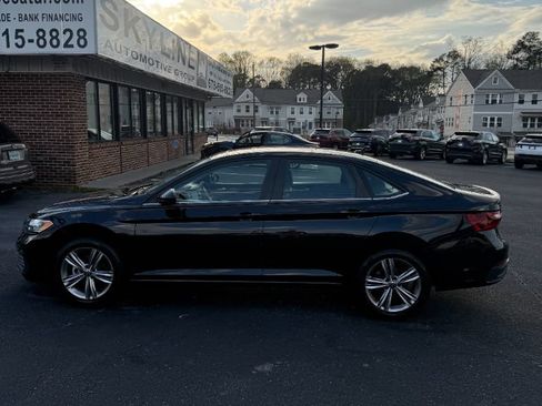 Used 2024 Volkswagen Jetta SE FWD image 8