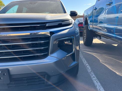 Used 2025 Chevrolet Traverse LT AWD/4WD image 8