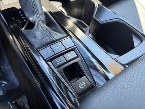 Used 2025 Toyota Camry SE FWD image 22