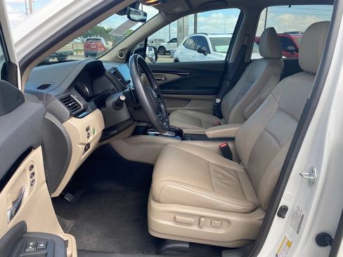 Used 2022 Honda Pilot Touring image 9