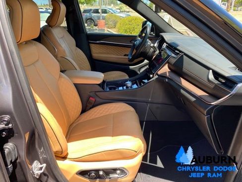 Used 2025 Jeep Grand Cherokee L Summit w/ Obsidian Package AWD/4WD image 20