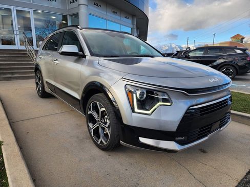 Certified 2023 Kia Niro EX Touring image 3