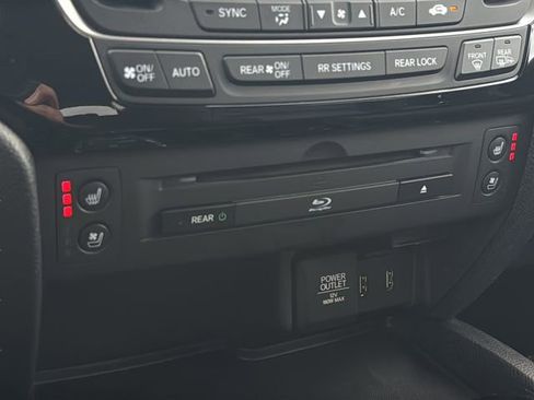 Used 2016 Honda Pilot Touring image 38