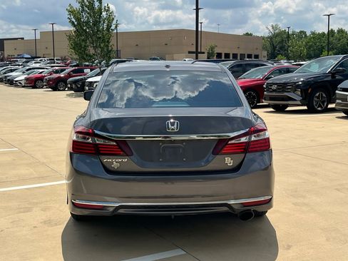 Used 2017 Honda Accord EX-L image 11
