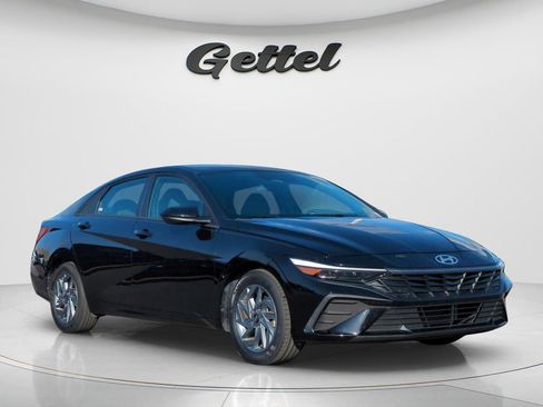 Certified 2024 Hyundai Elantra SEL FWD image 3