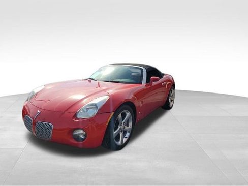 Used 2006 Pontiac Solstice Convertible w/ Premium Package image 2