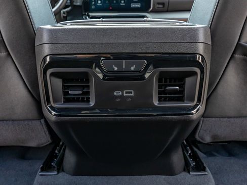 Used 2025 GMC Sierra 2500 AT4 w/ Technology Package AWD/4WD image 32