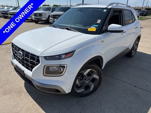 Used 2024 Hyundai Venue SEL FWD image 1
