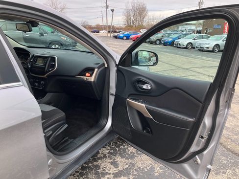 Used 2018 Jeep Cherokee Latitude w/ Cold Weather Group image 13