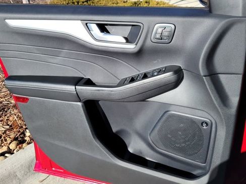 Certified 2025 Ford Escape Platinum w/ Premium Technology Package image 7