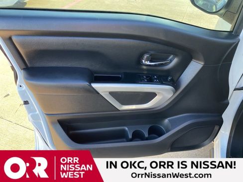 Used 2021 Nissan Titan SV w/ SV Convenience Package RWD image 14