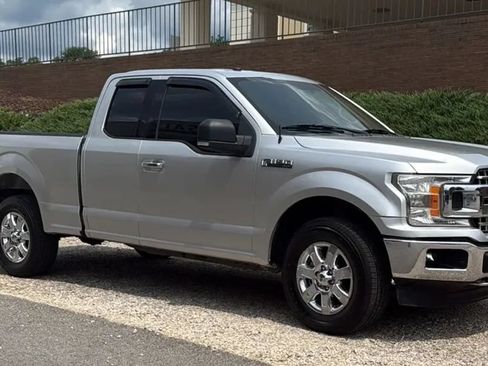 Used 2018 Ford F150 XLT w/ Equipment Group 302A Luxury AWD/4WD image 3