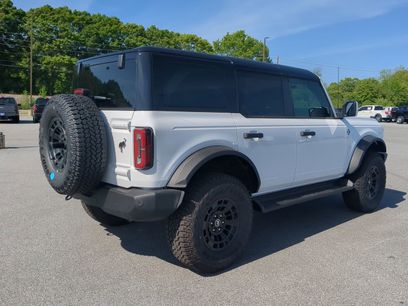 New 2026 Ford Bronco Outer Banks w/ Sasquatch Package