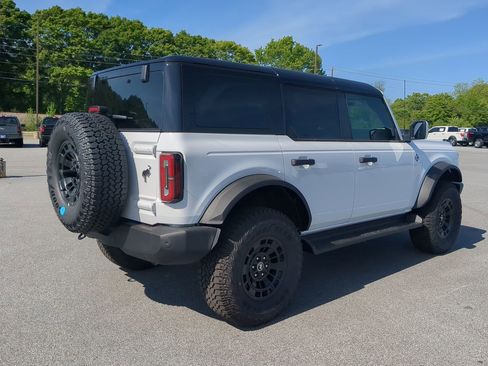 New 2026 Ford Bronco Outer Banks w/ Sasquatch Package image 3