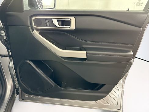 Used 2024 Ford Explorer XLT w/ Equipment Group 202A image 33