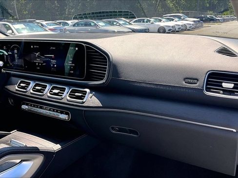 Used 2023 Mercedes-Benz GLS 580 4MATIC image 16