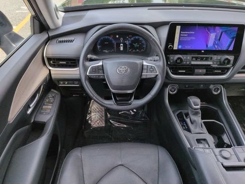 Certified 2024 Toyota Grand Highlander FWD image 16