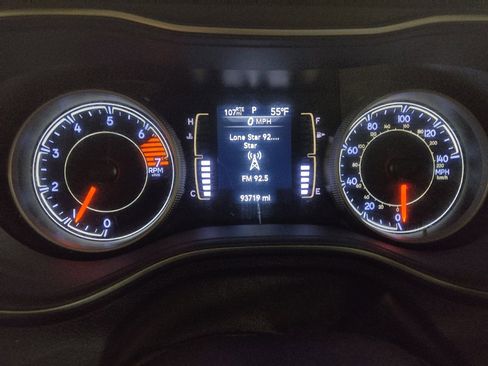 Used 2020 Jeep Cherokee Latitude FWD image 23