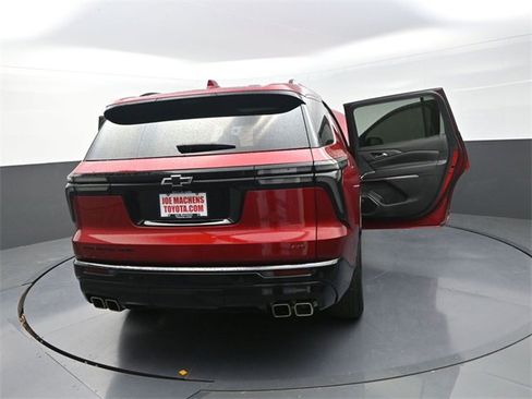 Used 2024 Chevrolet Traverse RS image 40