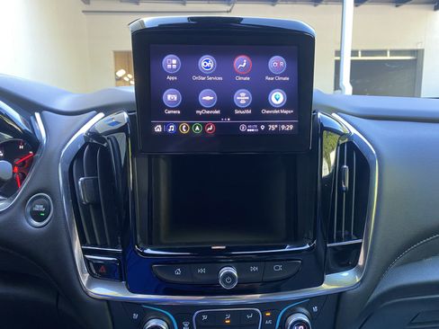 Used 2023 Chevrolet Traverse High Country FWD image 28