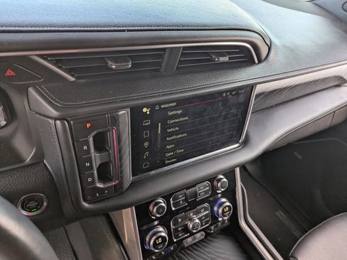 Used 2024 GMC Yukon XL Denali w/ Advanced Technology Package image 26