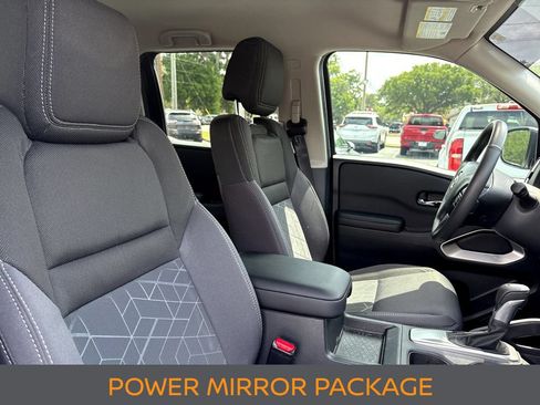 Used 2025 Nissan Frontier SV w/ SV Convenience Package RWD image 9