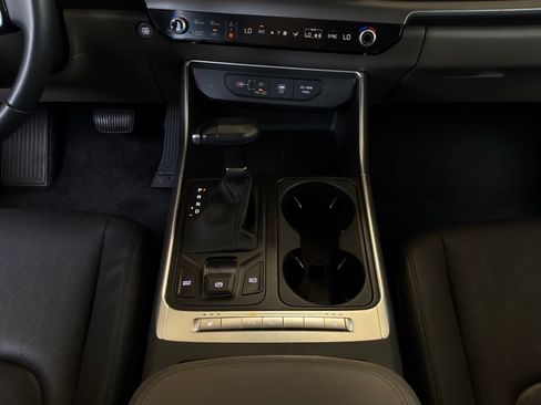 Used 2026 Kia Carnival FWD image 16