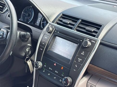 Used 2017 Toyota Camry LE FWD image 16