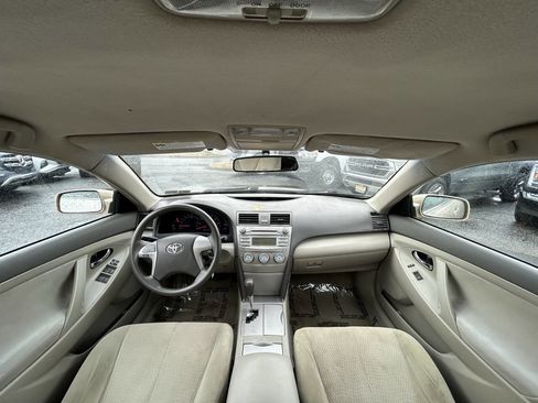 Used 2010 Toyota Camry LE FWD image 26