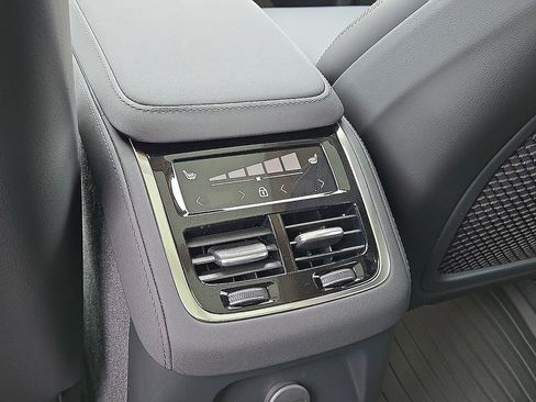 New 2026 Volvo XC90 T8 Ultra w/ Lounge Package AWD/4WD image 16