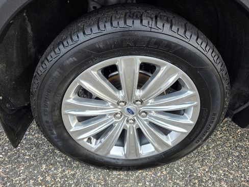 Used 2023 Ford Explorer Limited w/ Limited Technology Package image 6